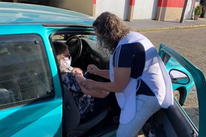 Vacina&ccedil;&atilde;o em S&atilde;o Bonif&aacute;cio agora avan&ccedil;a para o grupo de pessoas com comorbidades; em todo o Pa&iacute;s o n&uacute;mero de pessoas vacinadas com, ao menos, uma dose, &eacute; superior a 20% da popula&ccedil;&atilde;o – Foto: SMS/Facebook/Reprodu&ccedil;&atilde;o/ND