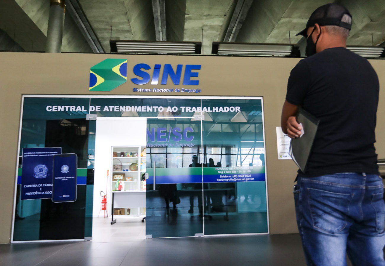 Interessados nas oportunidades podem procurar uma das unidades do Sine para receber atendimento presencial Foto: CRISTIANO ESTRELA/ND