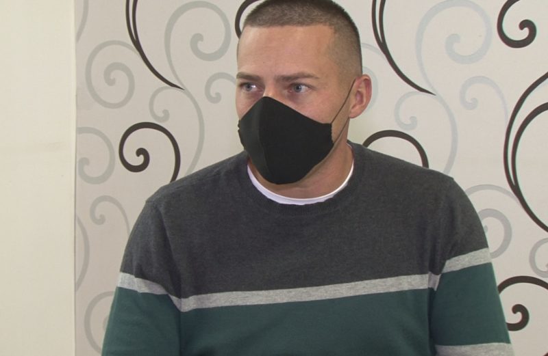 Soldado Galiazzi teve contato direto com o agressor ap&oacute;s o ataque. – Foto: Reprodu&ccedil;&atilde;o/NDTV Chapec&oacute;