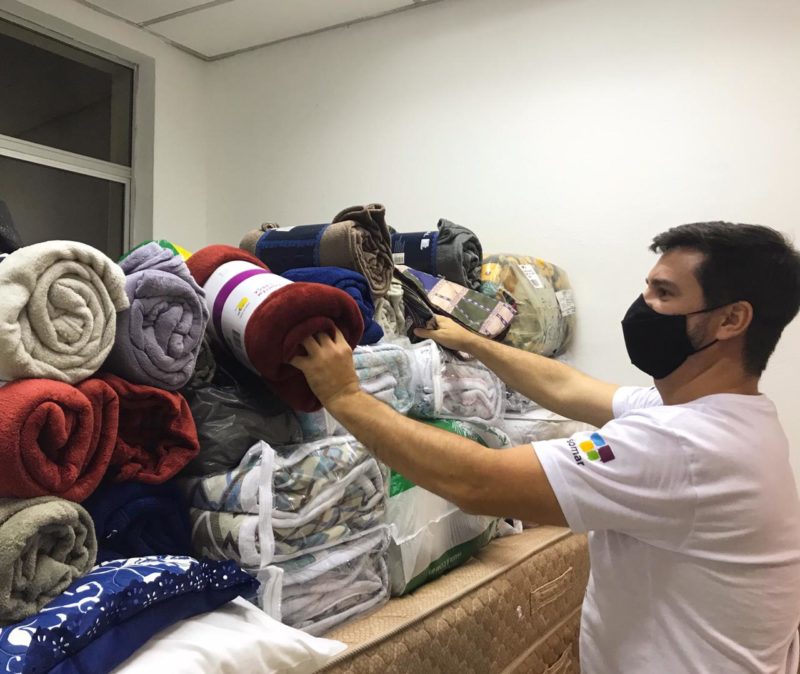 As cobertas doadas à iniciativa serão entregues à população atendida por instituições sociais cadastradas na rede solidária – Fundação Somar/Divulgação/ND