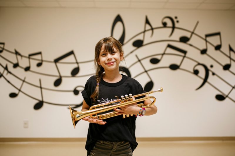 Renata dos Santos, 9 anos, n&atilde;o v&ecirc; a hora de ensaiar com os colegas&nbsp; – Foto: Divulga&ccedil;&atilde;o ND