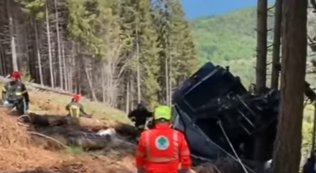 Queda de cabine de telef&eacute;rico deixou pelo menos 14 pessoas mortas na It&aacute;lia neste domingo (23) – Foto: Reprodu&ccedil;&atilde;o/ Youtube