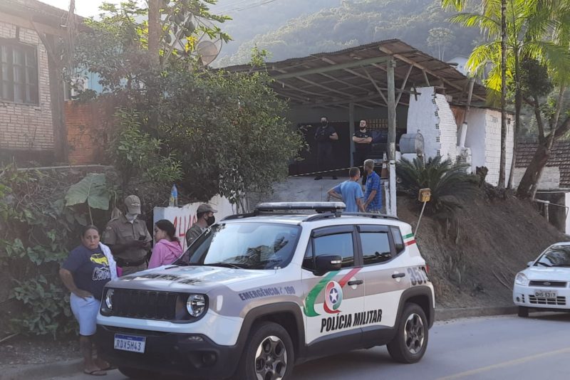 Adolescente atira na cabe&ccedil;a do pr&oacute;prio pai ap&oacute;s discuss&atilde;o em Brusque – Foto: DelamarSilva/R&aacute;dio Cidade Brusque