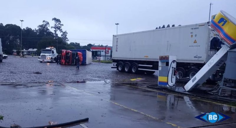 Em Videira, durante o pico do problema, cerca de 90 mil consumidores da região ficaram sem fornecimento de energia. A Celesc informou que às 17h40 o sistema foi reestabelecido a 26.217 unidades consumidoras, representando 29% dos clientes afetados. – Foto: Rádio Capinzal/Reprodução/ND