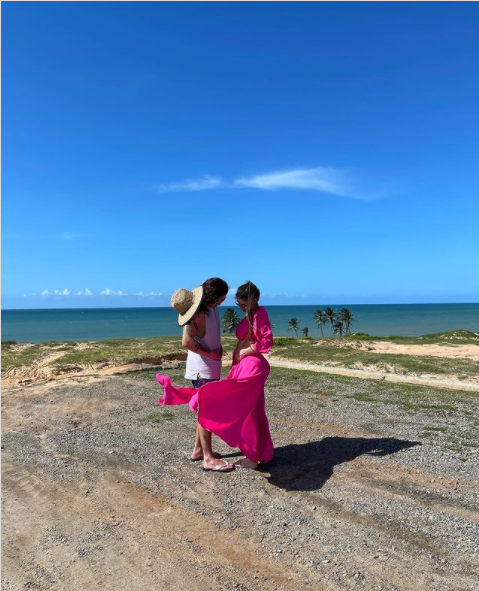 Whindersson Nunes faz homenagem de dia das mães para noiva