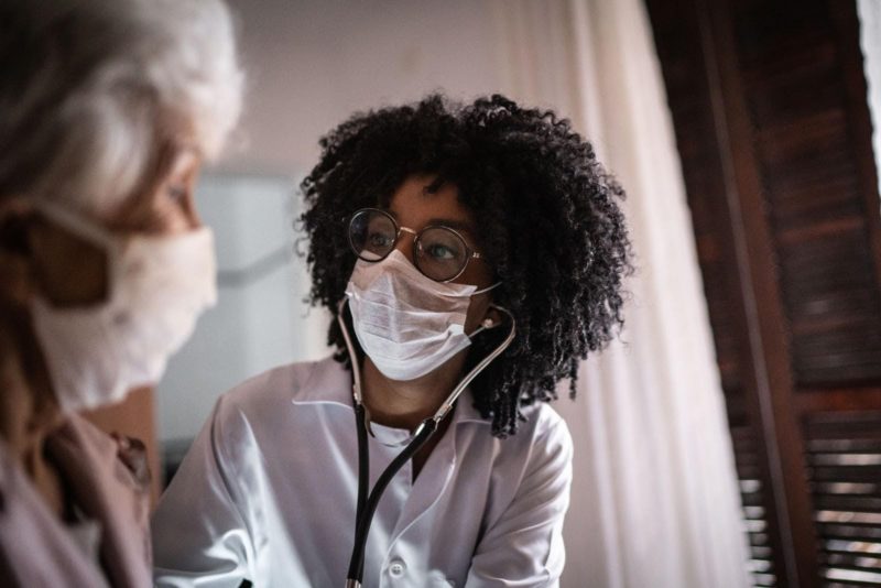 <span style="font-weight: 400;">Capacitação garante qualidade no atendimento aos pacientes – Foto: iStock/ND</span>