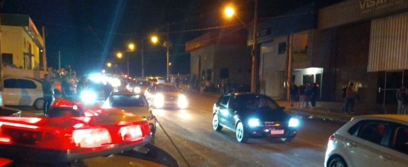 Aglomeração foi registrada na noite deste sábado (5). – Foto: Polícia Militar/Divulgação