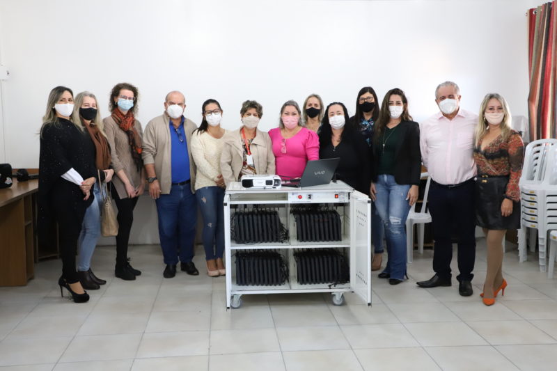 Sete unidades da rede de ensino municipal receberão equipamentos eletrônicos para montar laboratórios móveis e trabalhar a inclusão digital com os alunos – Foto: PMT/Divulgação/ND