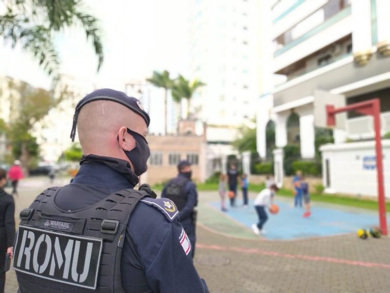 Agentes da Guarda Municipal de Florianópolis que atuam no primeiro, de três turnos, intensificaram o patrulhamento e se posicionam, diariamente, nas praças da cidade – PMF/Divulgação/ND