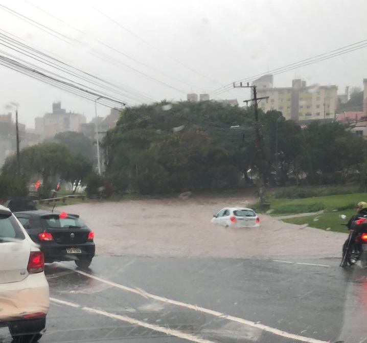 Alça de acesso à Via Expressa, em direção à Ilha ficou alagada – Foto: Divulgação/ND