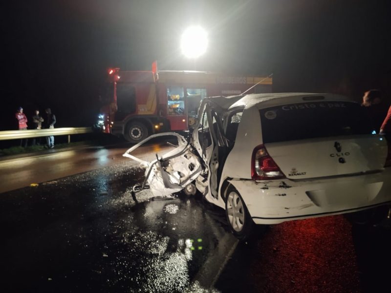 Motorista do Clio precisou ser encaminhado ao hospital