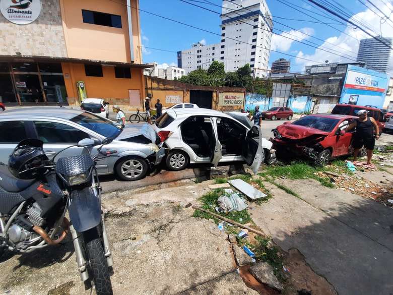 Fuga causou engavetamento – Foto: Reprodução/Redes Sociais
