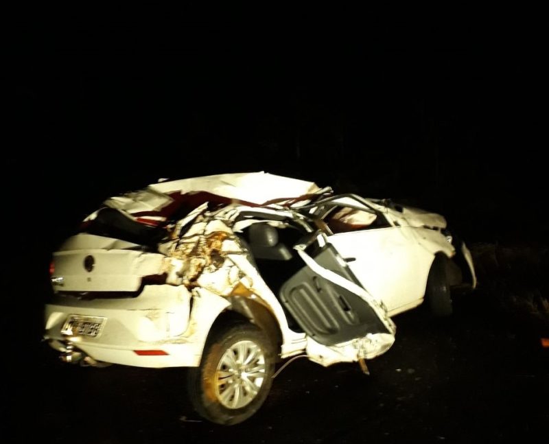 Jovem que estava no banco do carona morreu devido à gravidade dos ferimentos – Foto: Corpo de Bombeiros/Divulgação/ND