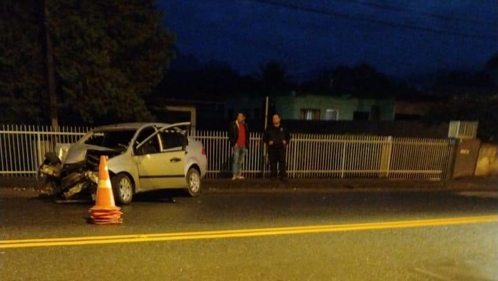 Acidente no bairro Vila Nova aconteceu na madrugada desta quinta (24) – Foto: Redes sociais