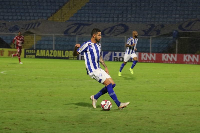 Renato, do Avaí, autor do passe para o gol de Bruno Silva – Foto: André Palma Ribeiro/Avaí FC