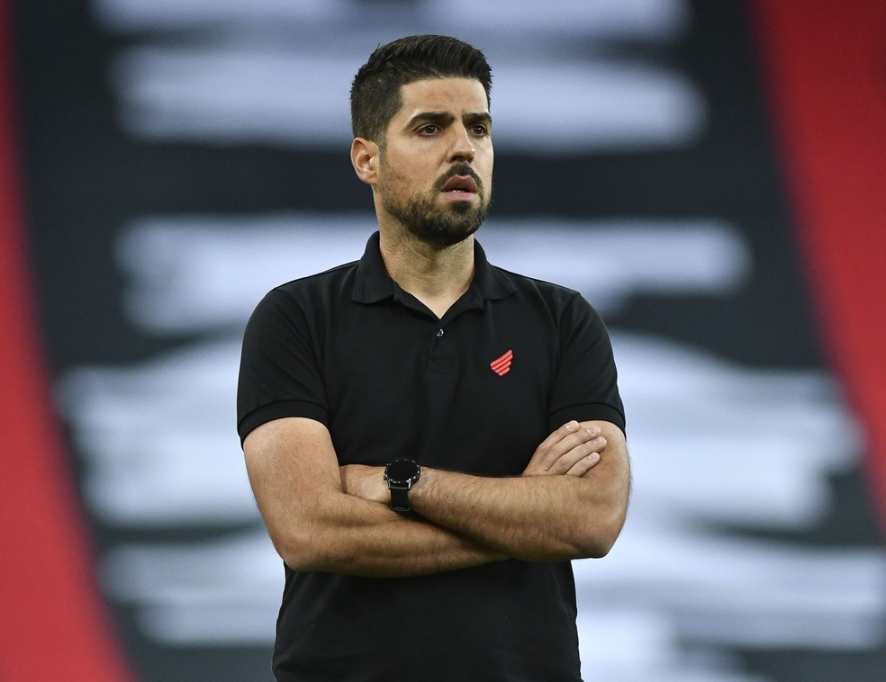 António Oliveira é mais um técnico demitido na Série A