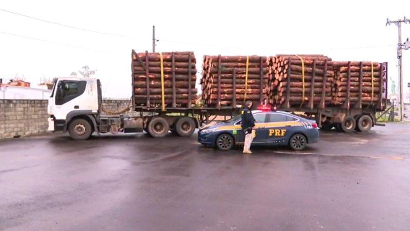Mesmo sem a balan&ccedil;a a PRF tem conseguido realizar alguns flagrantes de excesso de carga na rodovia – Foto: Reprodu&ccedil;&atilde;o/NDTV/ND