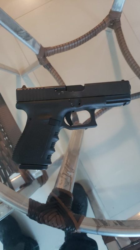 Durante o cumprimento dos mandados, uma arma foi apreendida – Foto: Polícia Federal/Divulgação