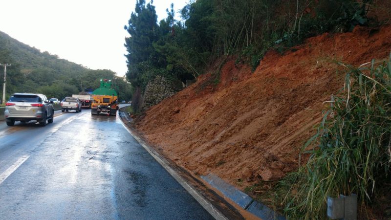 Depois de 16 horas o trecho Sul do Morro dos Cavalos foi totalmente liberado – Foto: Arteris Litoral Sul/divulga&ccedil;&atilde;o