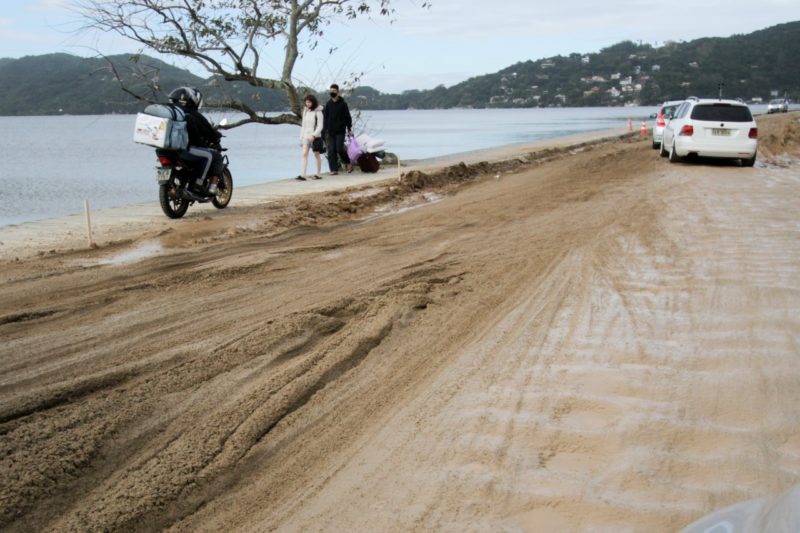 Avenida das Rendeiras, na Lagoa da Conceição, neste domingo (20)
