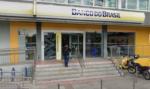 Mãe e bebê ficaram presos na agência Boa Vista do Banco do Brasil, em São José – Foto: Reprodução/Google Street View