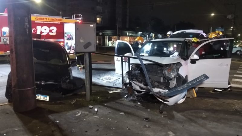 Batida aconteceu na Marqu&ecirc;s de Olinda, no bairro Gl&oacute;ria, em Joinville – Foto: Jonathan Rocha/NDTV