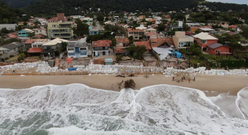Ciclone e chuva deixam em alerta moradores do Morro das Pedras, em Florianópolis