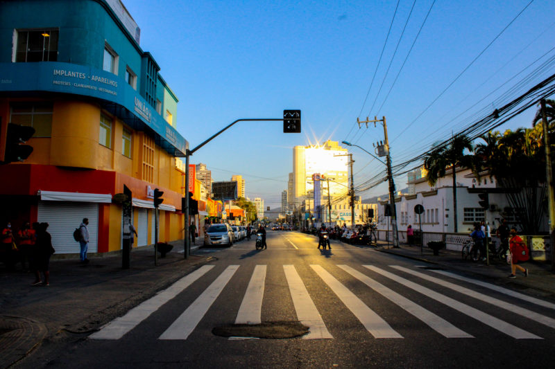 A avenida Coronel Marcos Konder, que corta toda área central de Itajaí, passa a ter sentido único com novas alterações – Foto: Marcos Porto/Prefeitura de Itajaí/Divulgação