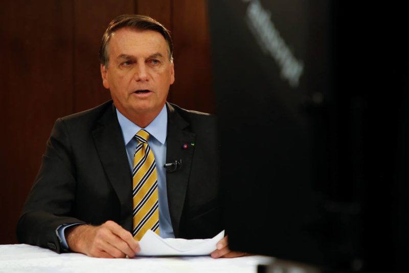 Bolsonaro afirmou que decisão sobre máscaras cabe aos prefeitos e governadores