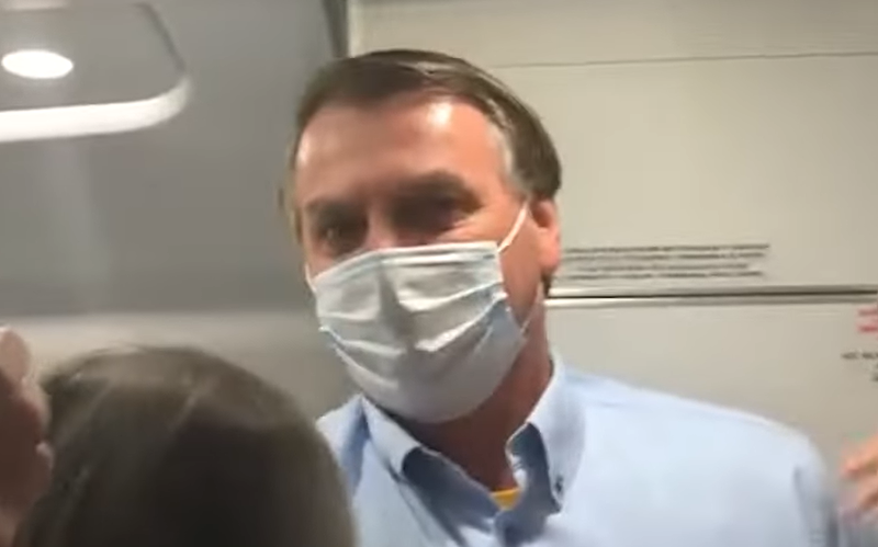 Bolsonaro entra de visita em avião e passageiros gritam ofensas ao presidente – Foto: Divulgação/ND