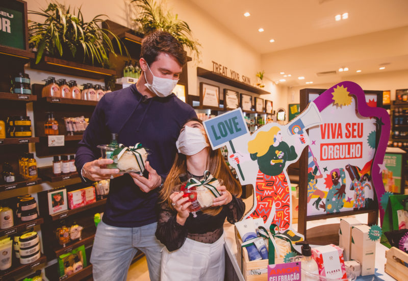 Campanha da The Body Shop, neste Dia dos Namorados, comemora o amor, o respeito e a liberdade – Foto: Isis Lacombe/ND