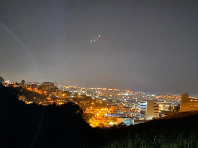Por volta das 22h30 a energia na cidade de Caçador foi restabelecida depois de 95 horas após a passagem do tornado na região – Foto: Lucyene Cângane/Rádio Caçanjurê/Divulgação/ND