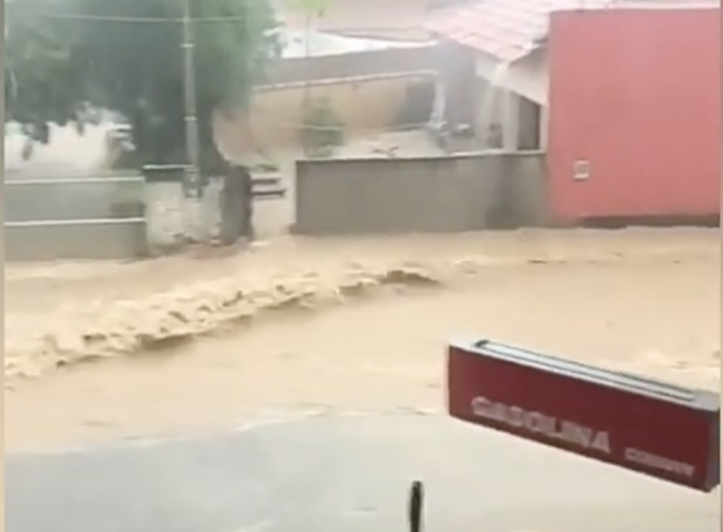 “A cidade está afundando”, diz comentário no vídeo que mostra o estrago das águas – Foto: Reprodução
