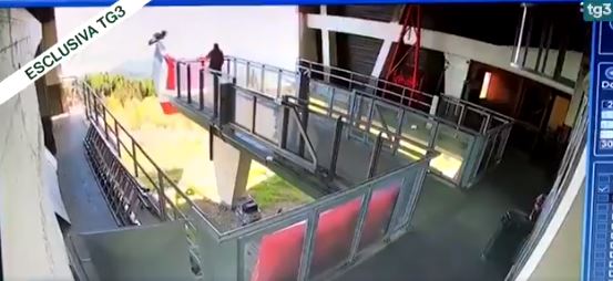 V&iacute;deo mostra exato momento da queda do telef&eacute;rico. – Foto: Reprodu&ccedil;&atilde;o/Tg3