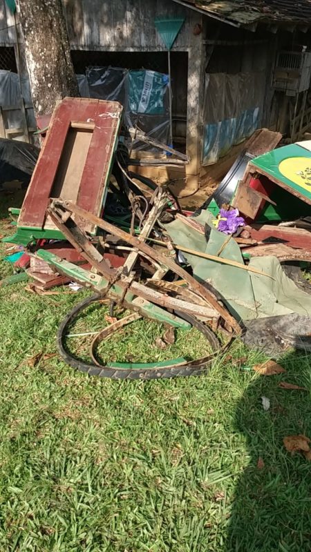 Carrete do idoso ficou destruída