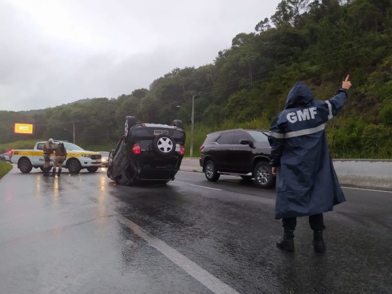 Condutora do carro está sem ferimentos graves no HCR
