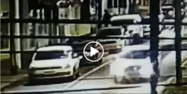 VÍDEO: Após furto, homem precisa empurrar carro quebrado em SC