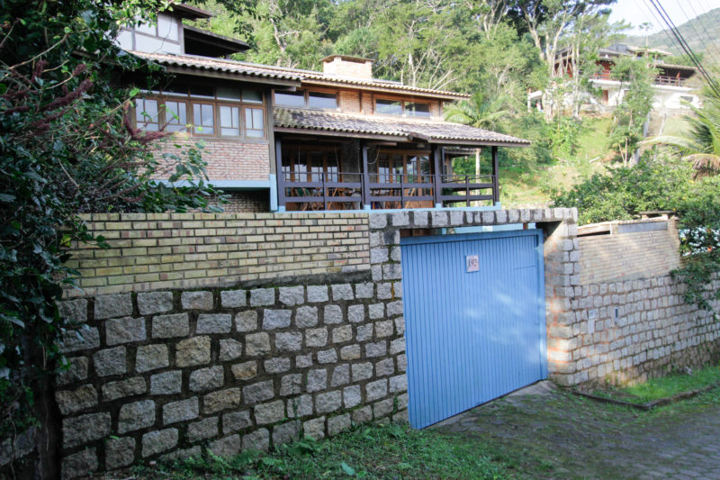 Casa do professor José Gomes Neto, endereço fixo de Belchior no Ribeirão da Ilha (foto atual) – Foto: Leo Munhoz/ND
