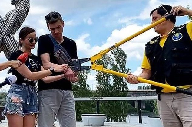Casal passou poucos mais de quatro meses acorrentado – Foto: Instagram/Reprodução/ND