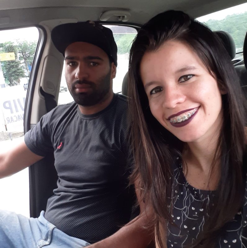 Francielin Sperandio, de 22 anos, e Alan Leodoro, de 26 anos, estavam estavam uma Honda CG 125 – Foto: Reprodução/Facebook