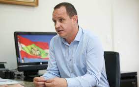 Secretário Jorge Tasca explica como será o piso remuneratório – Foto: ND
