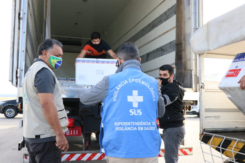 Imunizantes chegaram às 8h10 em Florianópolis – Foto: Dóia Cercal/Secom/Divulgação/ND