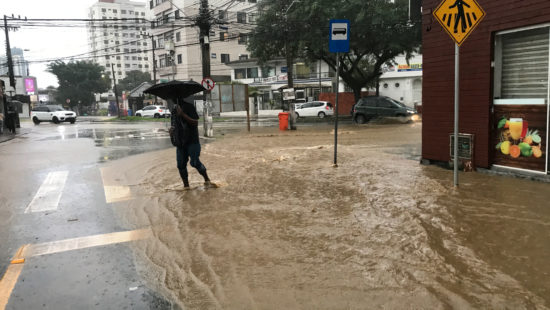 Temporal causa alagamentos em Colniza