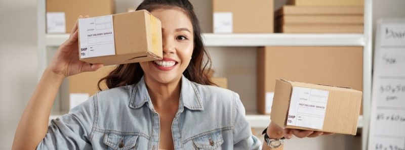 Plataforma facilita compras internacionais no AliExpress e eBay - Pessoas foto criado por pressfoto - br.freepik.com