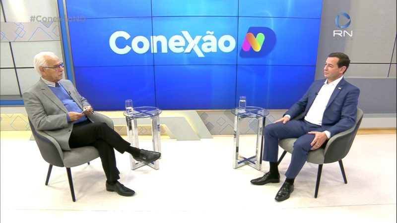 Moacir Pereira conversa com o secretário nesta segunda – Foto: Reprodução/NDTV
