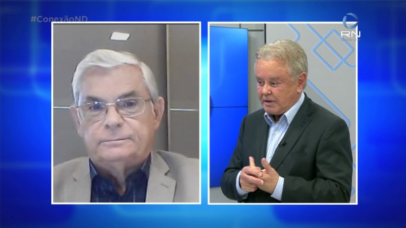 Foto mostra Pinho Moreira de um lado e Paulo Alceu do outro durante o Conexão ND