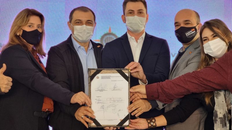 Governo do Estado assina conv&ecirc;nio com investimento de R$ 3,3 milh&otilde;es para pavimenta&ccedil;&atilde;o da Rota da Cacha&ccedil;a em Luiz Alves – Foto: Peterson Paul/ Secom/SC