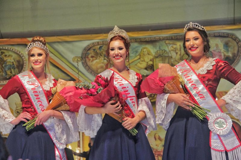 As rainhas e princesas para a 16ª edição da Festa da Gastronomia foram escolhidas no sábado (19) – Foto: Lucas Sabino/Prefeitura de Nova Veneza/ND