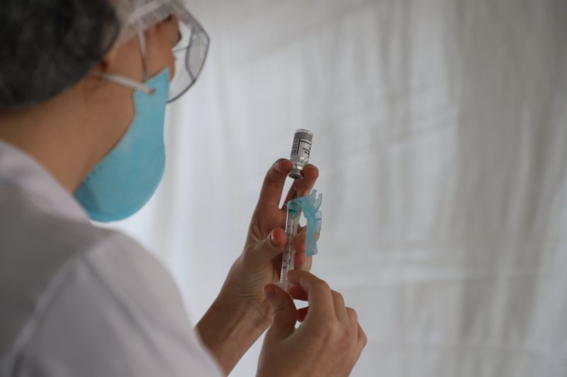 Florian&oacute;polis anuncia vacina&ccedil;&atilde;o para trabalhadores da ind&uacute;stria acima dos 30 anos – Foto: Cristiano Andujar/PMF/Divulga&ccedil;&atilde;o/ND