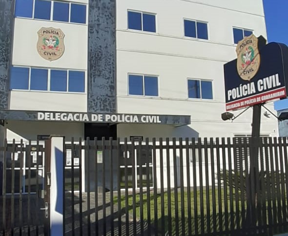 A mãe de Evylin Vitoria Modrok, 5 anos, criança que foi estrangulada e morta pelo pai em Guaramirim, prestou depoimento à Polícia Civil na tarde desta terça. Segundo o delegado Augusto Melo Brandão, ela relatou que, após a separação do casal, há cinco meses, Ubiratan Luis Modrock fez ameaças a ela e à criança. Ela, inclusive, fez um boletim de ocorrência em março deste ano – Foto: Gladionor Ramos/Divulgação/ND